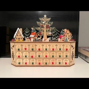 ANNIE HOWE TANNENBAUM LIGHT-UP ADVENT CALENDAR